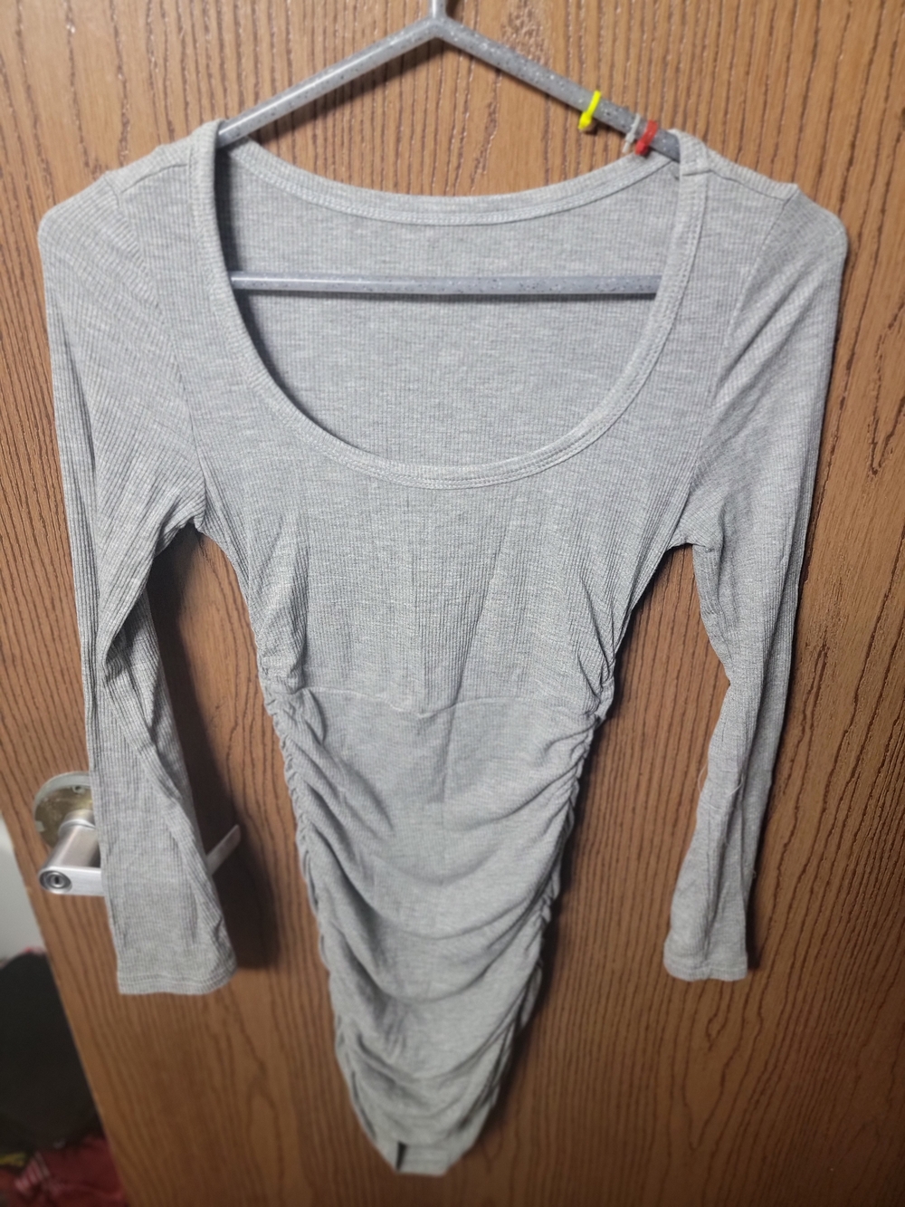 Ribbed Long-Sleeve Scoop Neck Ruched Dress - Gray Size Small